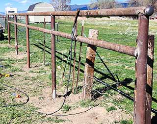 Horse hitching post